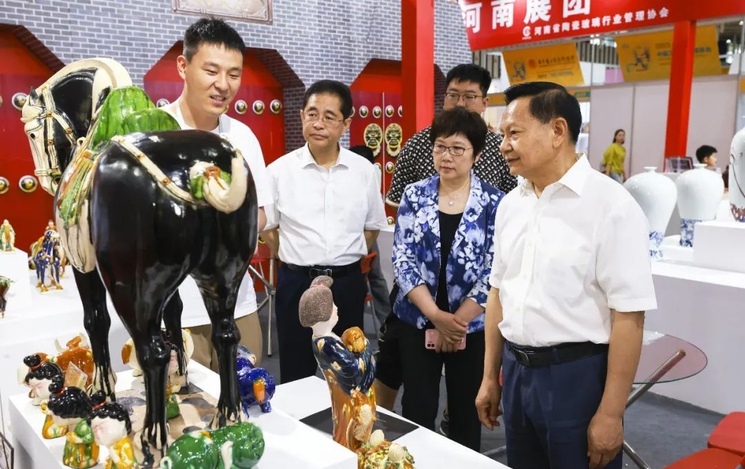 华体会官方下载
会长张崇和一行调研第三届